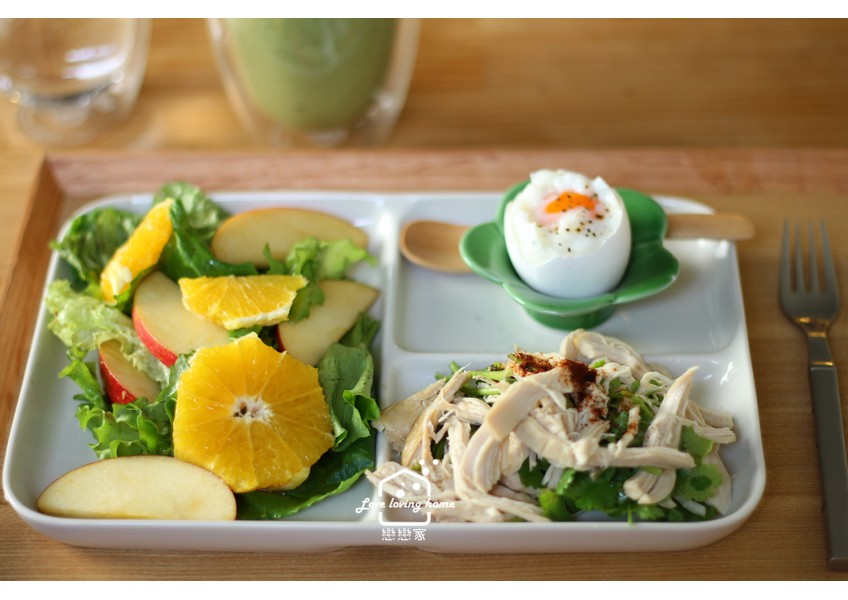 雞絲沙拉+水煮蛋 +水果沙拉+綠拿鐵 / 211餐盤+168輕斷食