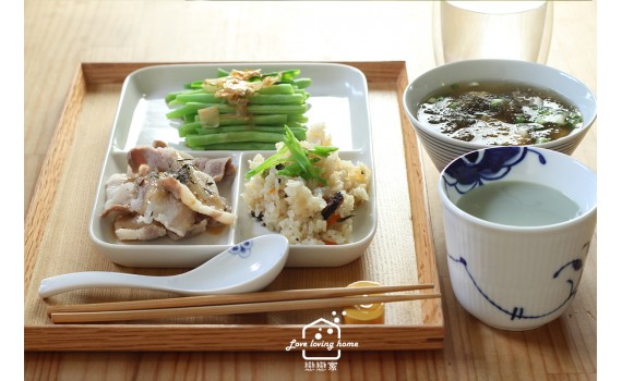 日式炊飯+胡麻醬燙肉片+青蔬高湯煮+昆布絲豆腐湯 / 211餐盤+168輕斷食