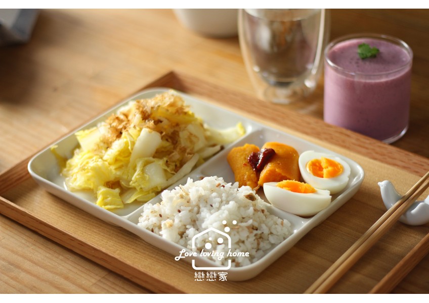 水炒法柴魚香鬆白菜+韓式辣醬烏魚卵+桑葚優格果昔 / 211餐盤+168輕斷食