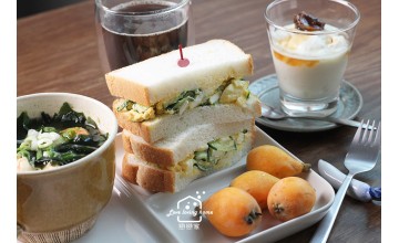 小黃瓜蛋沙拉三明治+蝦仁海帶芽湯+紫蘇梅優格+綠茶咖啡 / 211餐盤+168輕斷食