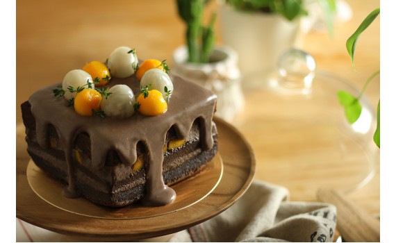 芒果巧克力滴落蛋糕，濕潤又細緻的簡易蛋糕