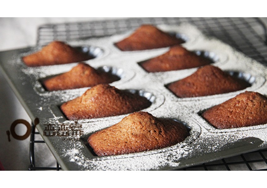 用小烤箱和鬆餅粉烤出法式傳統甜點-可可蜂蜜瑪德蓮 Madeleine
