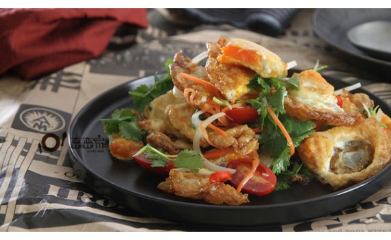 影音食譜：最簡單好做的泰國菜：泰式荷包蛋沙拉(內有煎出恰恰荷包蛋的方法)
