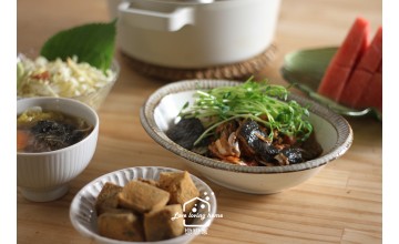 挪威鮭魚皮二吃：韓式泡菜拌鮭魚皮+鮭魚皮蔬菜味噌湯